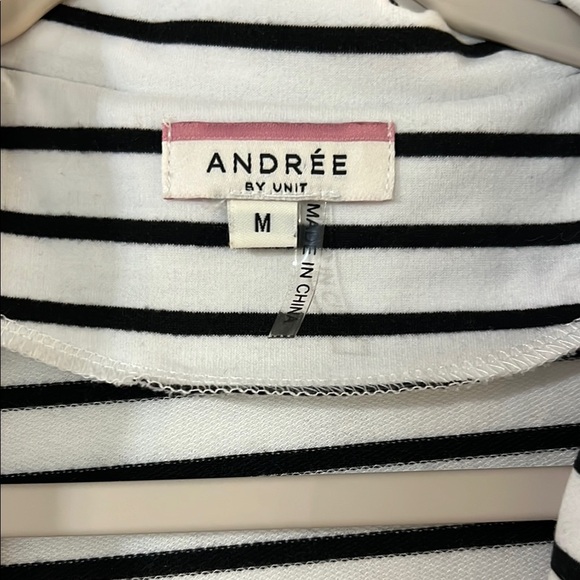 ANDREE BY UNIT Black and White Striped Knit Blazer - Picture 2 of 6